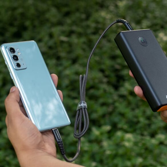 Ile godzin wytrzymuje power bank 20000 mAh?