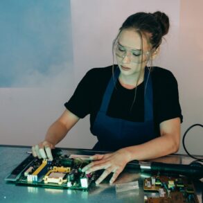 Jaka jest najdroższa karta graficzna na świecie i czy NVIDIA GeForce RTX 4090 zasługuje na miano najdroższej i najlepszej?