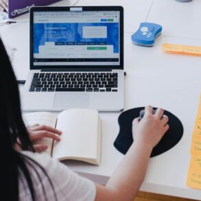 Zmiana ścieżki kariery: Przewodnik Jooble dla początkujących w nowej branży