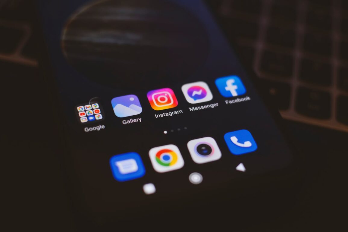 Jak udostępnić czyjąś relację na Instagramie? Jak udostępnić czyjąś relację na Instagramie?