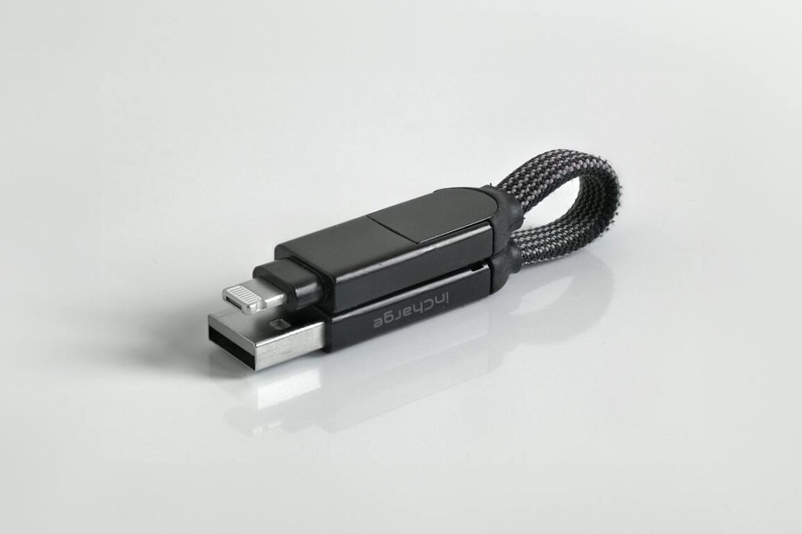 Jak skopiować z telefonu na pendrive? Jak skopiować z telefonu na pendrive?