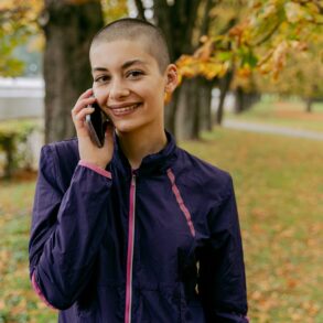 Jak włączyć roaming w Plusie na abonament?