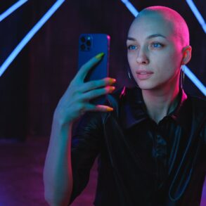 Dlaczego pojawia się komunikat "Nie zarejestrowano w sieci" i jak go rozwiązać?