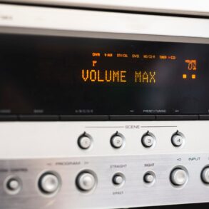 Jak wybrać amplituner AV do kina domowego? Przewodnik