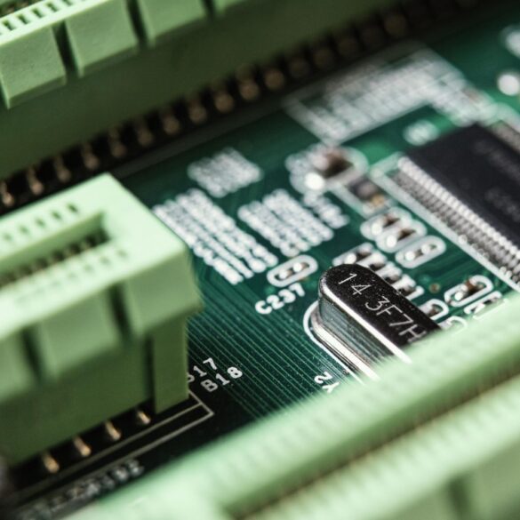 Zastosowanie sterowników PLC w przemyśle, przykłady i korzyści